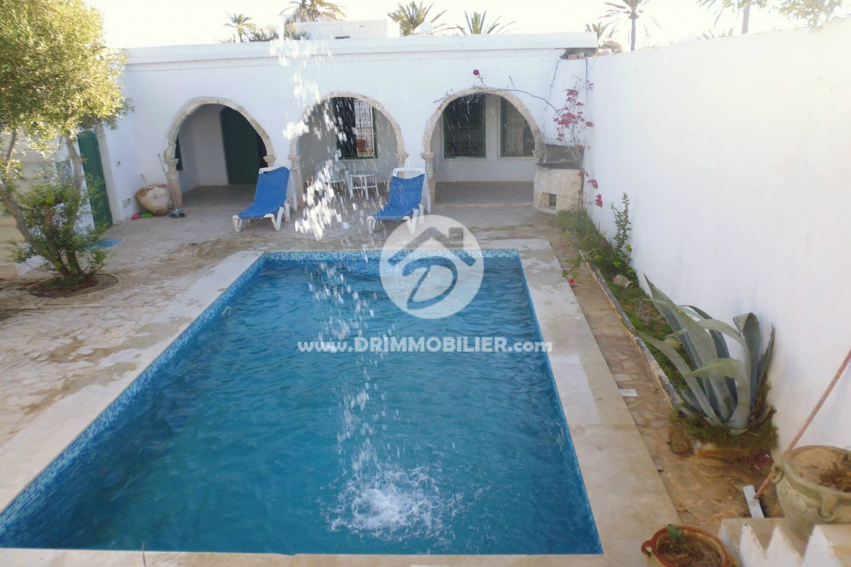 L 45 -                            بيع
                           Villa avec piscine Djerba